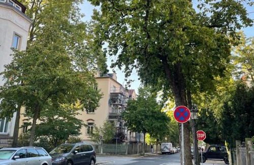 Trachau Apartment | TONI Charming Apartment im idyllischem Villenviertel mit Netflix