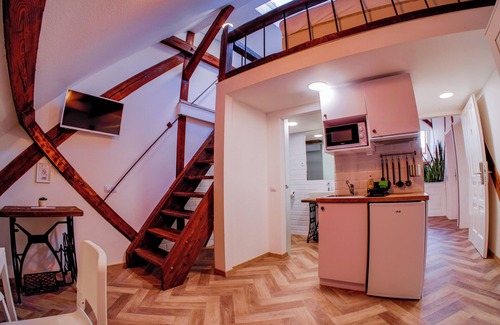 Ujpest Hotel | Toni Villa