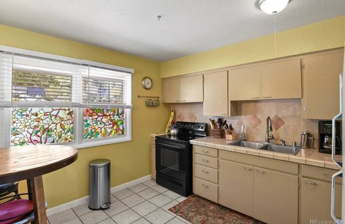 Littleton House | Tons of Trails! Red Rocks close! Huge patio area for relaxation and entertaining