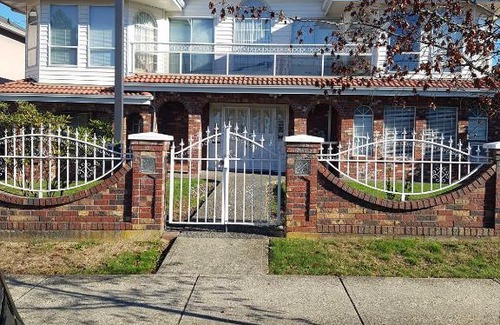 Renfrew-Collingwood House | Tony and shirley home stay