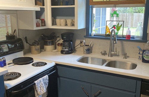 Rockport House | Tony's Coastal Cottage: Dog Friendly & Lrg. Privacy Fenced Backyard! Quiet area