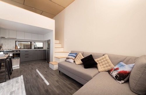 Mount Maunganui House | Toodle's Cozy Loft Hideaway