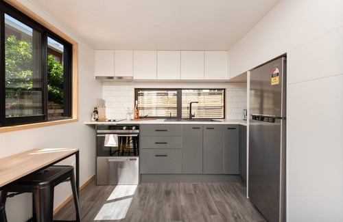 Mount Maunganui House | Toodle's Cozy Loft Hideaway