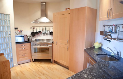 Ipswich Apartment | Toothbrush Apartments - Central Ipswich