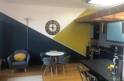 Ipswich Apartment | Toothbrush Apartments - Lloyds Avenue