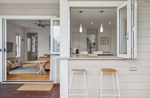 Dicky Beach House | Tooway Beach House Walk to beach & Pet-friendly
