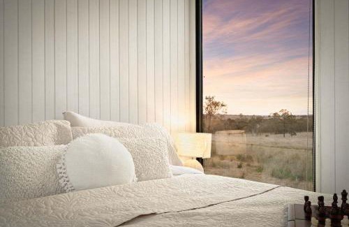 Goombungee House | Toowoomba Valley Views by Tiny Away