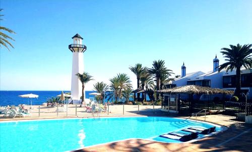 Playa del Aguila House | TOP 2 Sun Club bungalow terraza