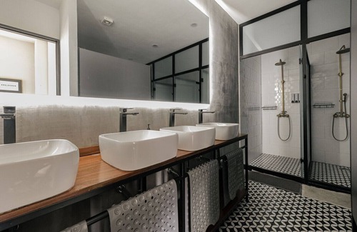 Benito Juarez Cabin | Top Bed | Mixed Shared Room