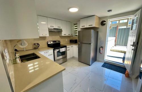 New Westminster House | Top choice 2-Bed 1-Bath Garden Suite