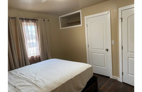 Millcreek House | Top Choice, Queen Beds, Fast Wi-fi, FREE Parking
