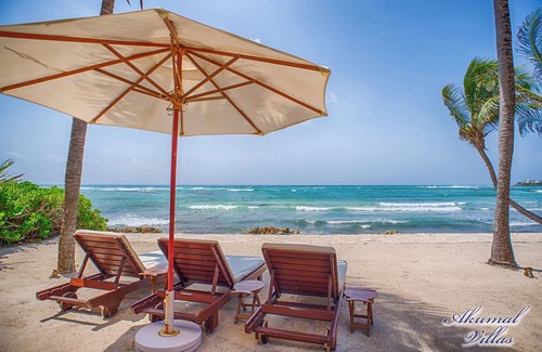 Akumal Villa | Top Class Luxury Beachfront Villa in Akumal With Chef Services.
