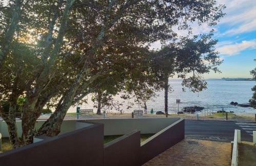 Gordons Bay Central Apartment | 'Top Flat' Apartment with Easy Beach Access, Sea front sleeps 5