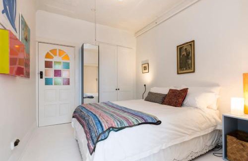 Darlinghurst Apartment | Top Floor 1 Bedroom Apt with Views Close To CBD