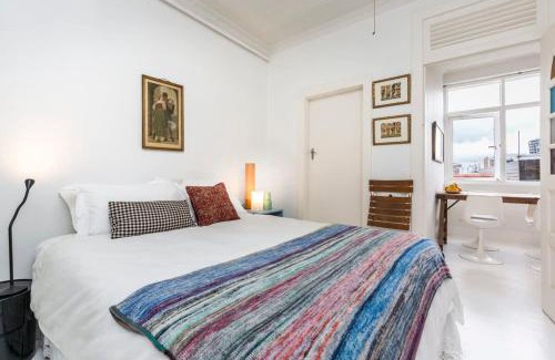 Darlinghurst Apartment | Top Floor 1 Bedroom Apt with Views Close To CBD