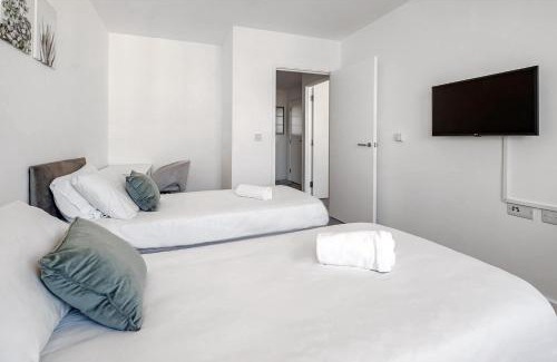 Gascoigne Apartment | Top Floor 2-Bed East London Apartment Long Stay Deals Available