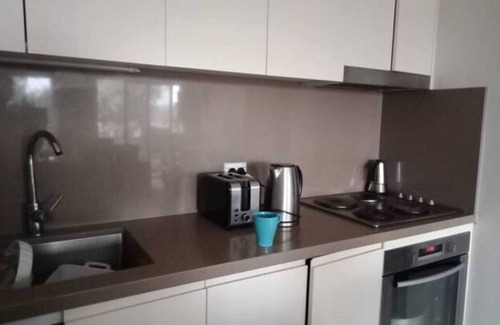 Matraville Apartment | Top floor 2 bedroom apartment with leafy balcony, 5 min drive to beach and shops