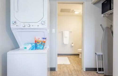 Downtown Des Moines Apartment | Top Floor Amazing Views Free Parking Fast Wifi Gym