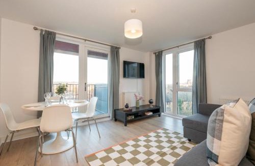 Whittington Apartment | Top Floor Apartment 2 Mins to Train Station, Near London Museum