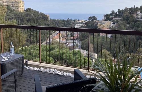 Saint Antoine Apartment | Top floor apartment with terrace and sea view