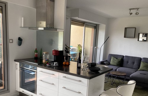 Saint Antoine Apartment | Top floor apartment with terrace and sea view