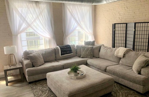 Central Business District Condo | Top floor condo! Just a short walk to OTR, Fountain Square, and the Stadiums!