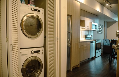 Pearl District Apartment | Top Floor Condo W/Beautiful View Overlooking the city