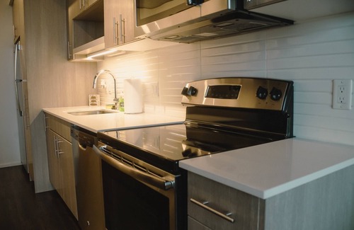 Pearl District Apartment | Top Floor Condo W/Beautiful View Overlooking the city