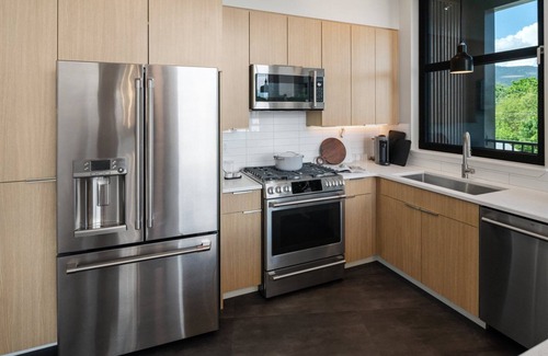 Sandpoint Condo | Top-floor Condo w/Rooftop Hot Tub in Downtown