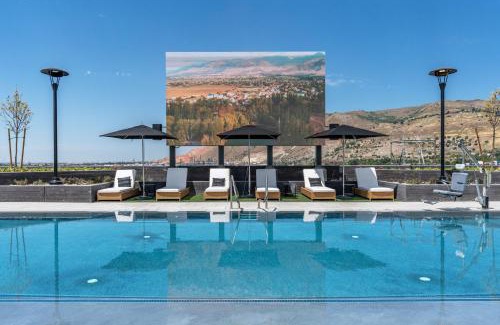 Downtown Salt Lake City Apartment | Top floor Deluxe 1BR Pool,Gym,Htub,Bowling and More