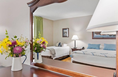 North East House | Top Floor East Handicap Accessible