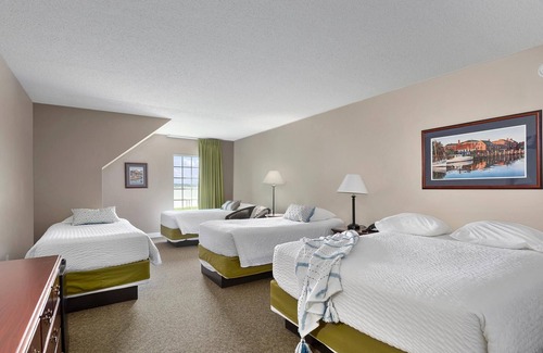 North East Hotel | Top Floor Family Deluxe Bay View