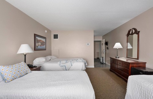 North East Hotel | Top Floor Family Deluxe Bay View