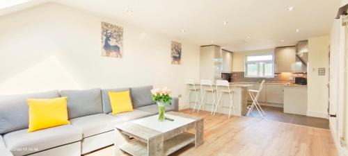 Hillingdon Apartment | Top Floor Flat 5 Northwood