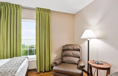 North East House | Top Floor Handicap Accessible Bay View