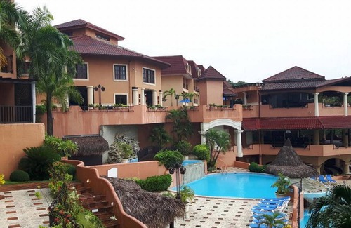 El Batey Apartment | Top-floor hotel room with ensuite bathroom and sea views, central location