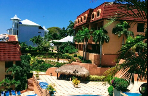 El Batey Apartment | Top-floor hotel room with ensuite bathroom and sea views, central location