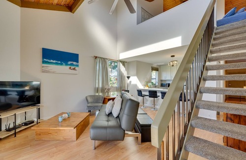Historic Kailua Village Condo | Top-Floor Kailua Bay Resort Condo w/Ocean Views!