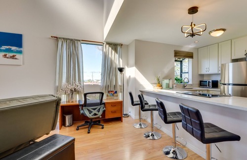 Historic Kailua Village Condo | Top-Floor Kailua Bay Resort Condo w/Ocean Views!