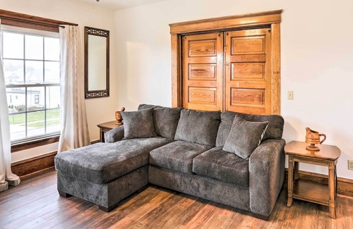 Lorain Apartment | Top-Floor Lake Erie Apartment: Walk to Lakefront!