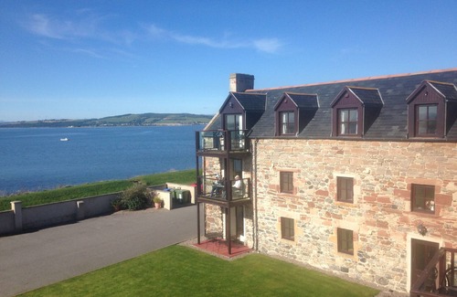 Ardersier Apartment | Top-floor one bedroom apartment with breathtaking views looking down on the sea