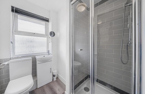 Southwark Apartment | Top Floor Studio in Camberwell
