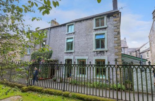 Tideswell House | Top House