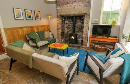 Tideswell House | Top House