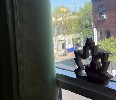 Bloordale Village House | Top Location in DT TORONTO- CN TOWER VIEW