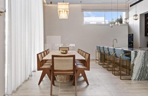Herzliya Pituach Apartment | Top Luxury Villa with Pool - 7BR