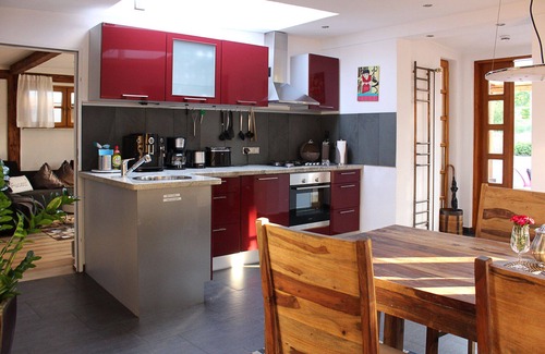 Bruhl-Beurbarung Apartment | Top modern City Apartment at the University Hospital in a quiet green area