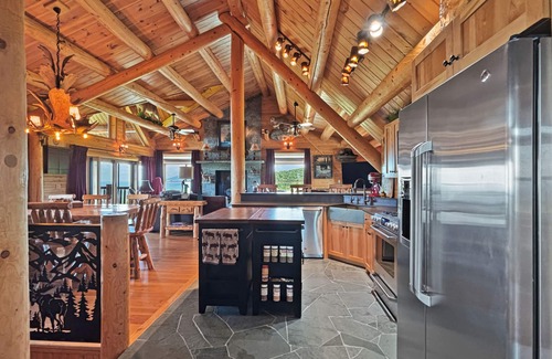 Greenville Cabin | Top O' The World (Mountain Views)