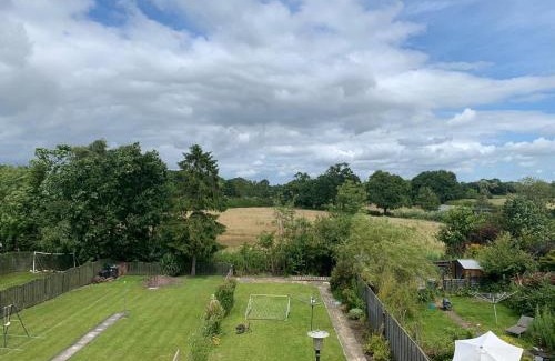 Huntington House | Top of House Double Room with Free Parking in York
