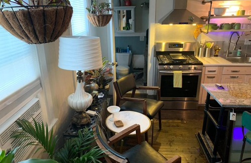 West Bayside Apartment | Top of the Old Port/East Bayside1 BR Free Parking